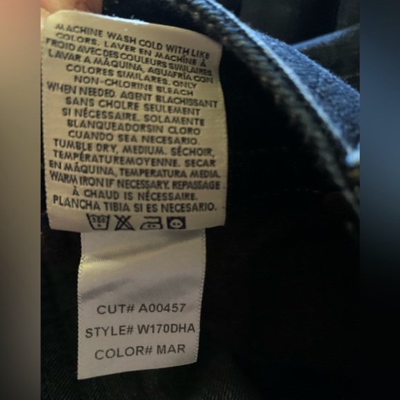 Hudson Signature Low Rise Boot Cut Jeans - Picture 12 of 13